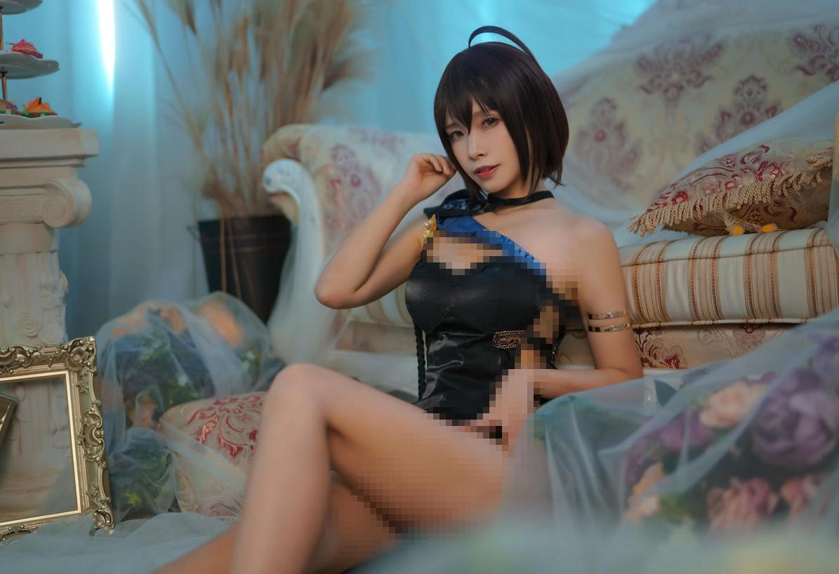 Neko-薇薇把巴尔的摩留在宴会散场后｜冷蓝房间里的一袭黑裙