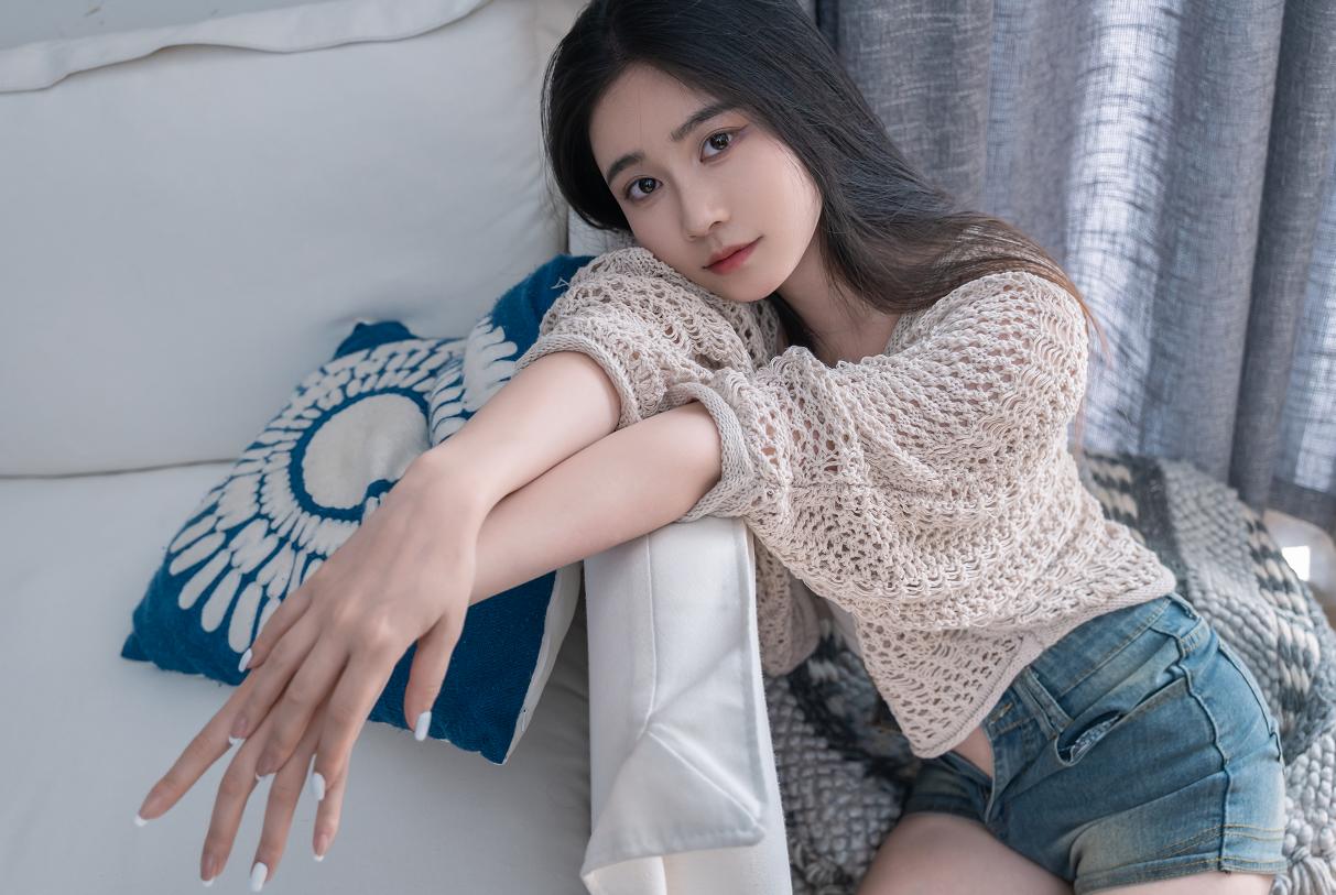 年年nnian的《夏》从湖畔走到窗边,明亮阳光也慢慢安静下来