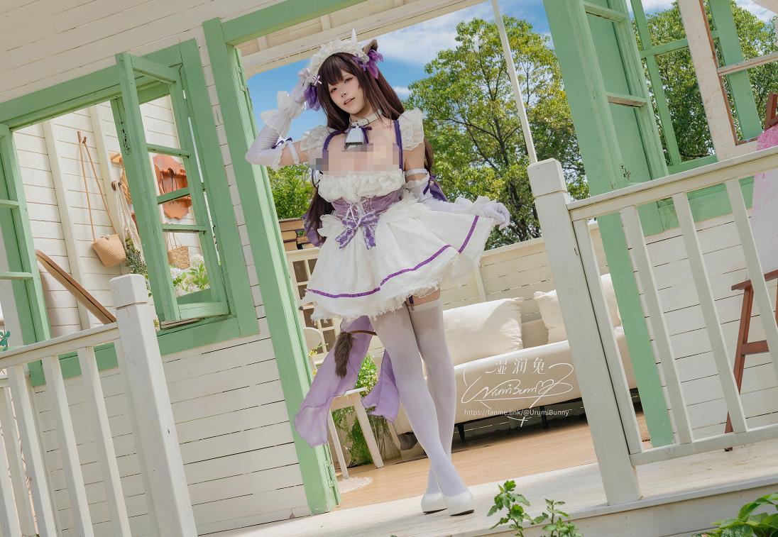 咬一口兔娘让樫野走进夏日木屋,白紫裙装慢慢换成俏皮奶牛纹
