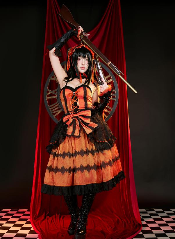 Puy Puy时崎狂三COS|红幕时钟与夜色庭院里的危险感太抓人了