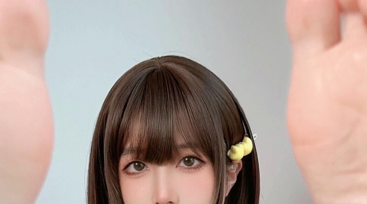 两侧虚化前景围住布丁大法面部的安全画面