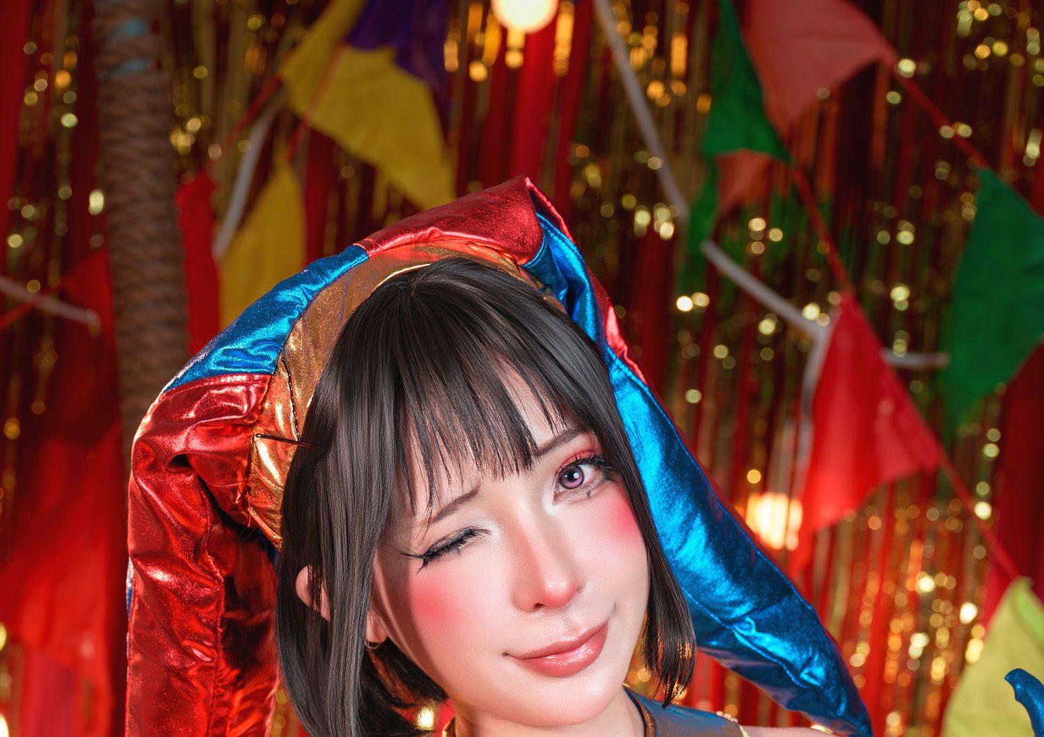 Umeko J的Pomni在金色亮片前眨眼