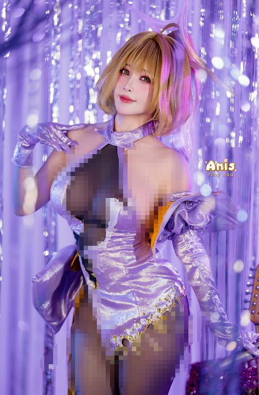 Tiny Asa阿妮斯登上霓虹舞台,银紫流光里的偶像感很亮眼