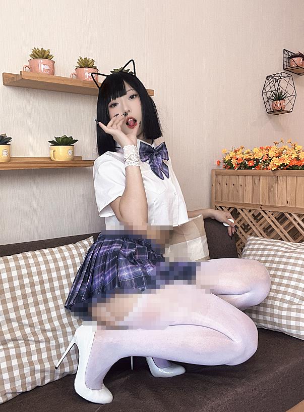 Money冷冷的JK喵酱像个闯进客厅的顽皮访客
