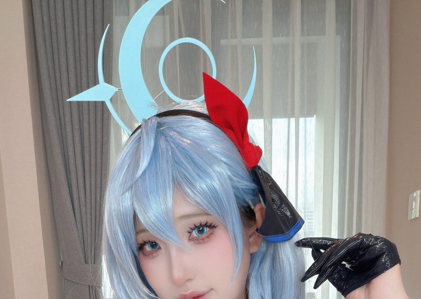 Puy Puy天雨亚子手套与脸侧动作近景