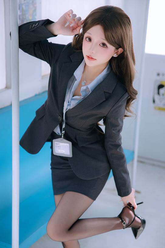 日奈娇搭上早班电车后,通勤日常慢慢有了另一种情绪