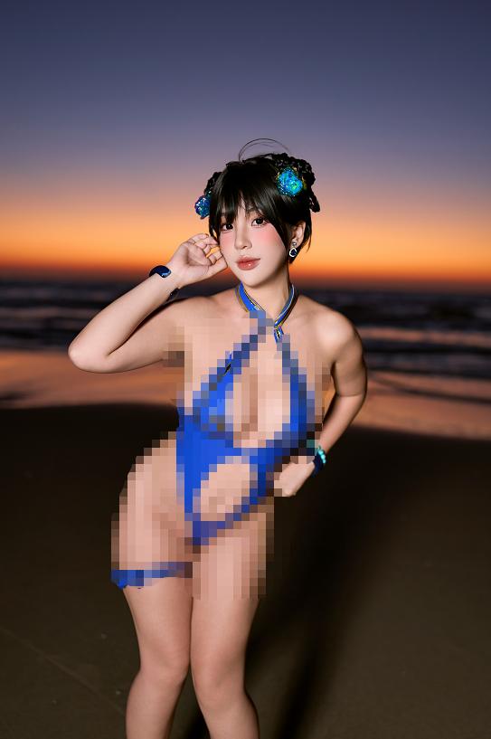 Puy Puy把春丽带到海边,落日和池水都染上了她的蓝
