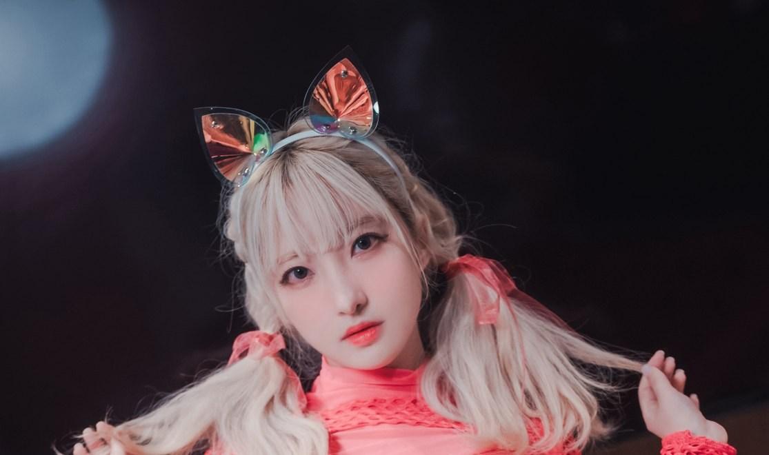 Hanari彩色猫耳与平静神情