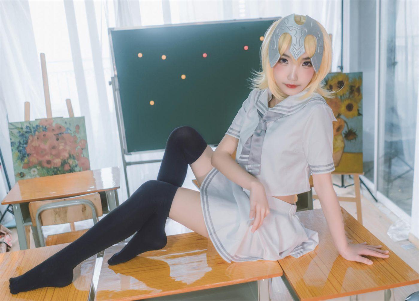 黑白贞德JK制服与教室向日葵