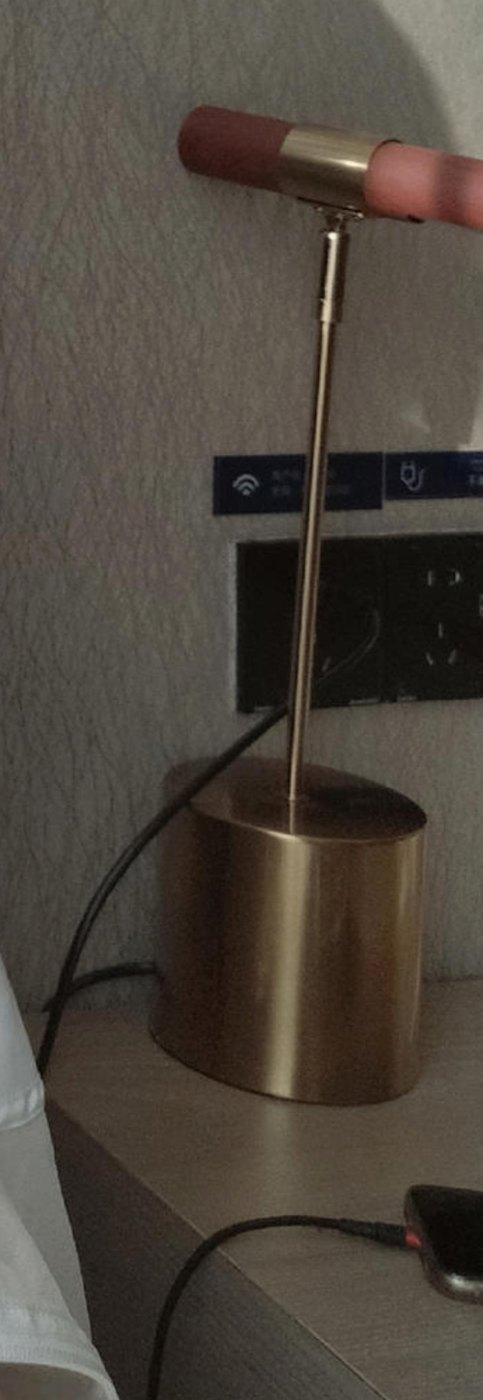 写真房间里的灯具与墙面光影
