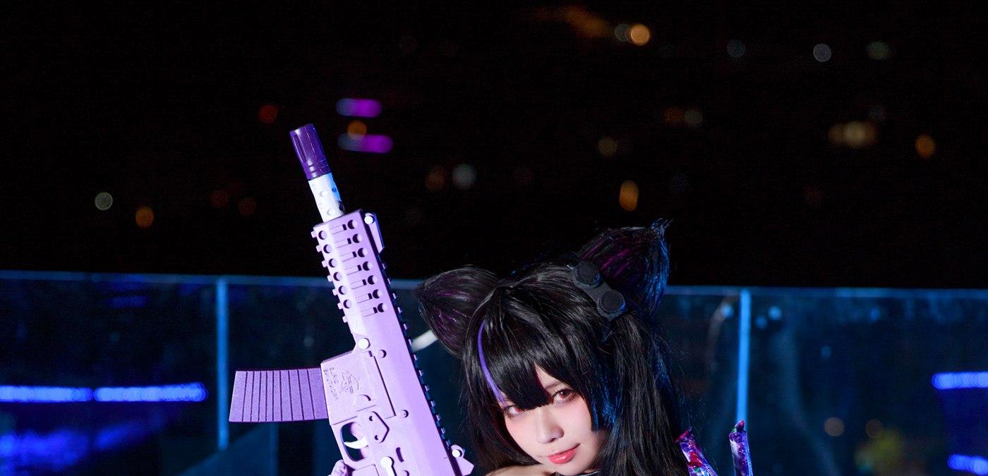 KAC-PDW紫色武器与泳池夜色
