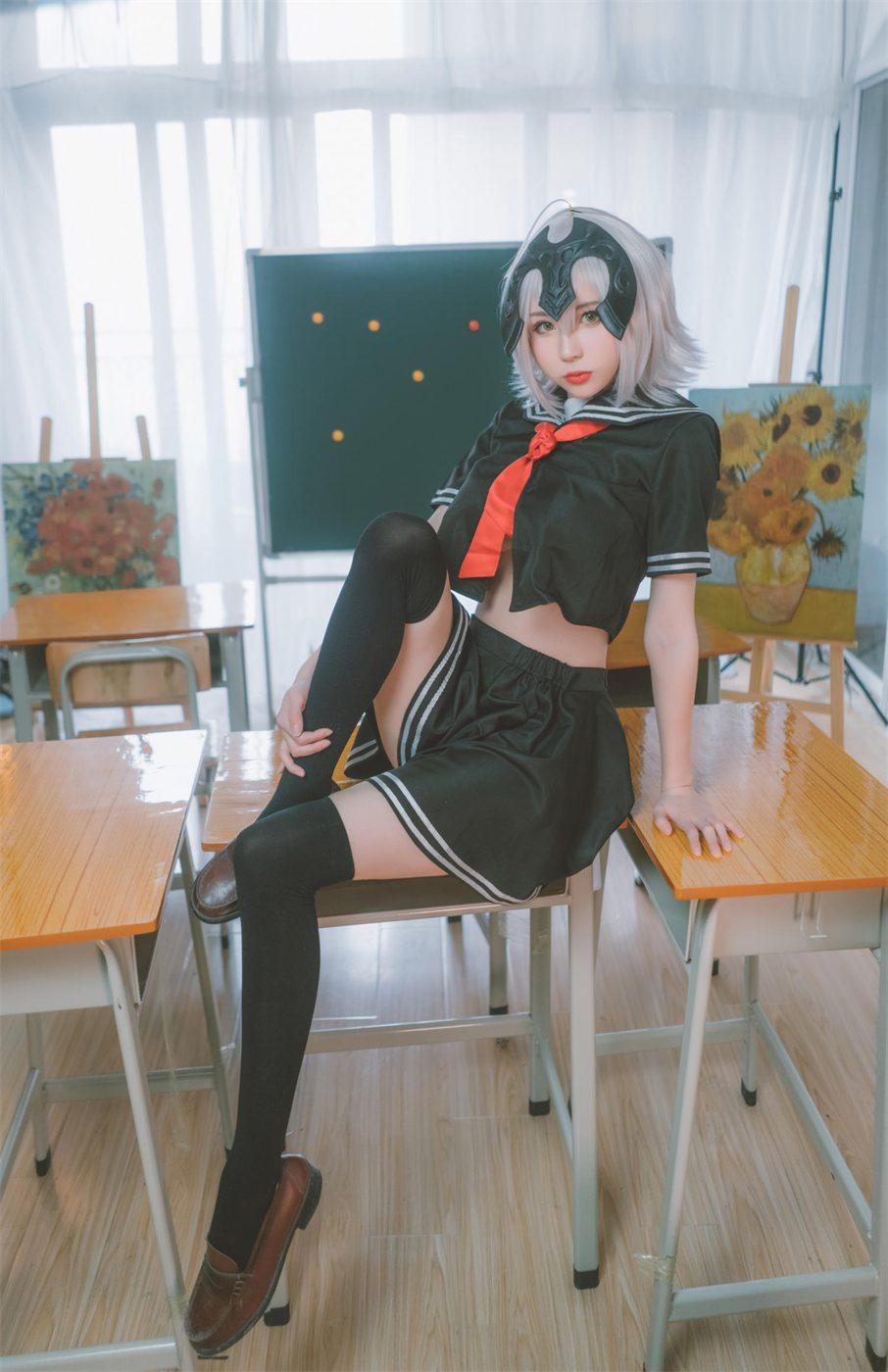 西园寺南歌黑白贞德深浅制服画面