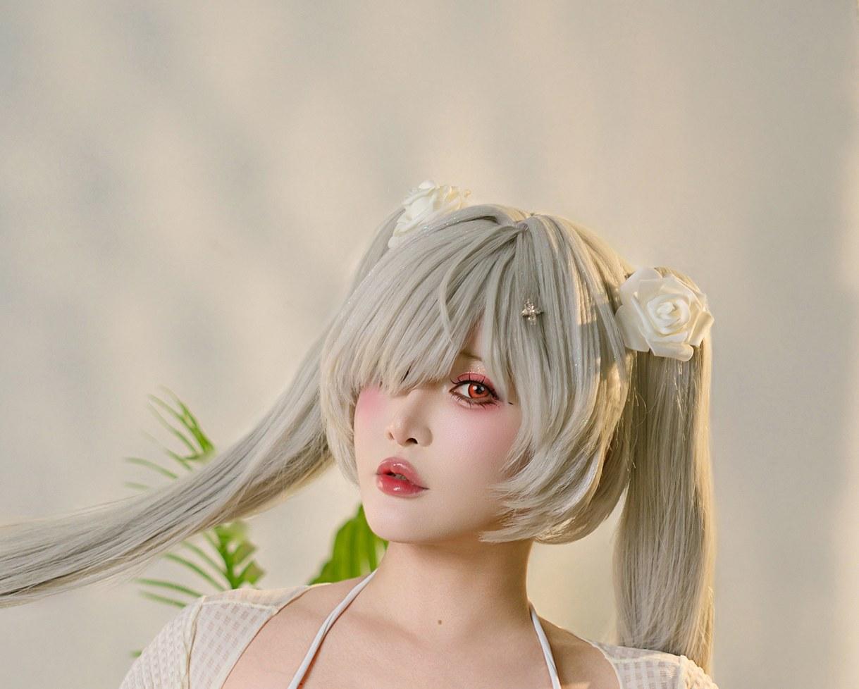Tiny Asa灰姑娘银发横向展开近景